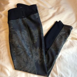 Calia by Carrie floral camo leggings in size XL
